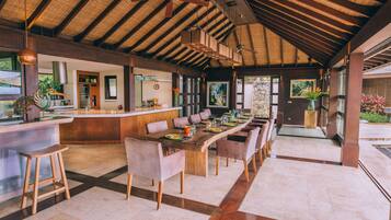 Santai Villa | Restaurant | Breakfast, lunch and dinner served