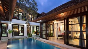 Habitación, varias camas (Echo Beach Villa) | Piscina al aire libre | Una piscina al aire libre