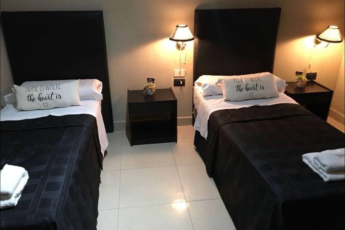 Quarto standard, 2 camas de solteiro, para não fumantes | Roupas de cama premium, edredons de pluma