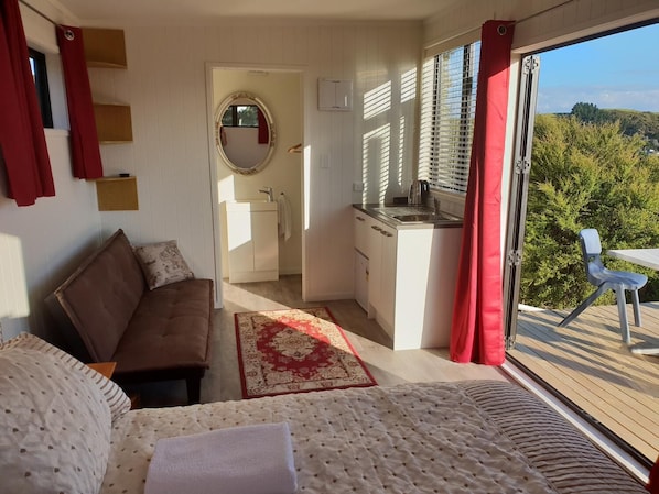 Iron/ironing board, free WiFi, bed sheets