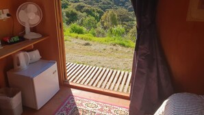 Tabla de planchar con plancha, wifi gratis, ropa de cama