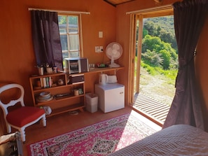 Iron/ironing board, free WiFi, bed sheets