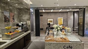Café da manhã com buffet todos os dias (KRW 27500 por pessoa)