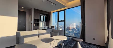 Pent Studio | Premium bedding, down comforters, pillowtop beds, in-room safe