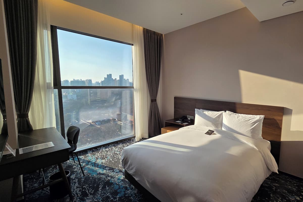 Superior Double (Top Floor) | Premium bedding, down comforters, pillowtop beds, in-room safe