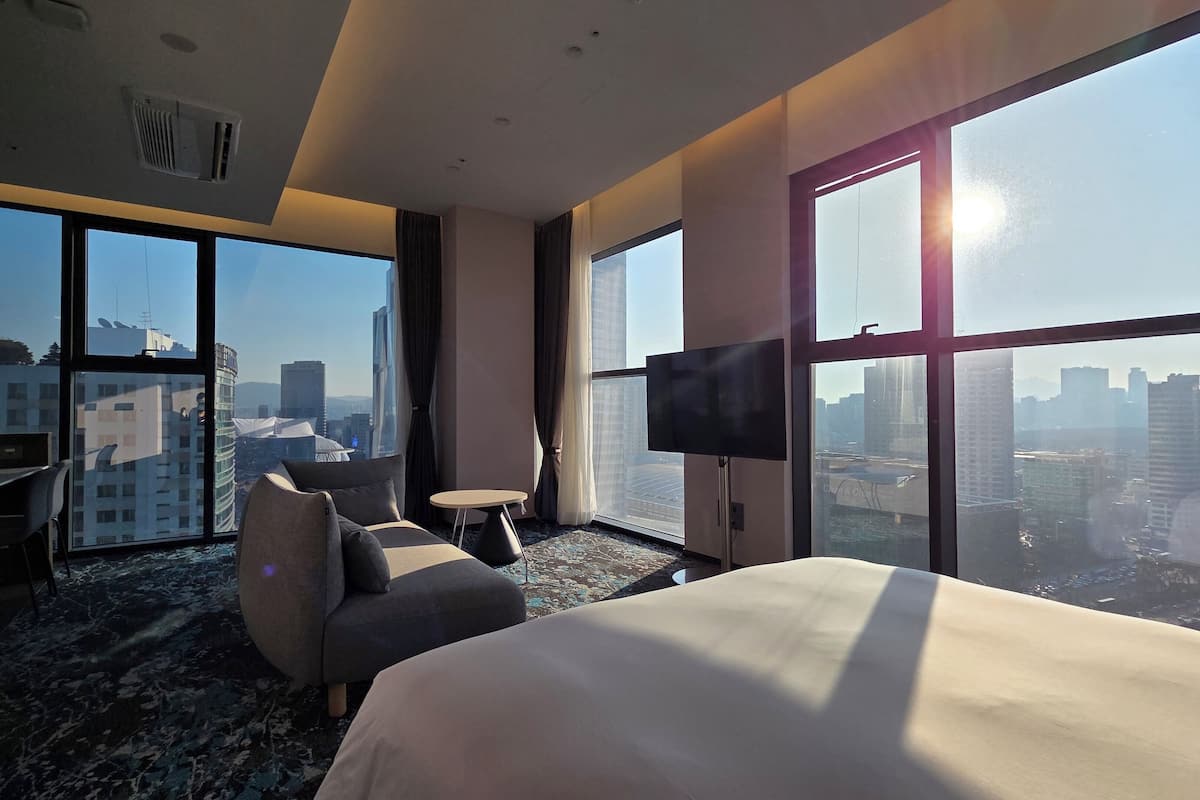 Pent Studio | Premium bedding, down comforters, pillowtop beds, in-room safe