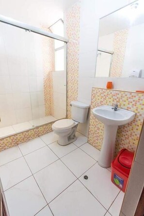Shower, rainfall showerhead, towels