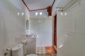 Standard Double Room, 1 King Bed, Patio, Hill View | Bathroom | Shower, free toiletries, towels, soap - Butterfly Bungalows (Penida Island)