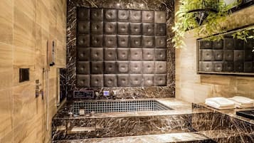 Deluxe Double Room | Individually decorated, individually furnished, desk, blackout drapes