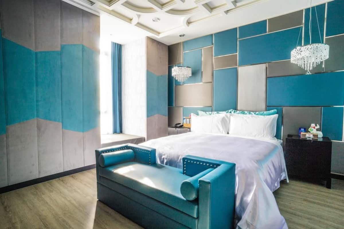 Classic Double Room | Desk, blackout drapes, soundproofing, WiFi (free)