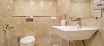 FabHotel Gayathri