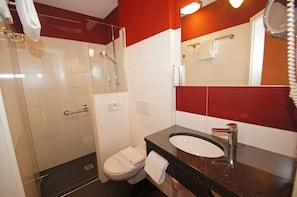 Individually decorated, individually furnished, desk, blackout curtains - UNO Hotel Chapeau Noir (Ueberherrn)