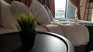 Soundproofing, free WiFi, bed sheets