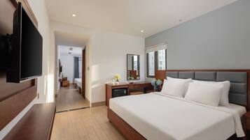 Family Suite City View | Premium bedding, memory-foam beds, minibar, in-room safe