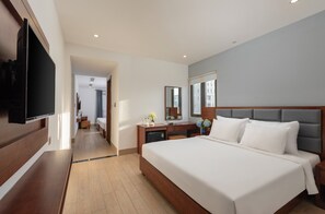Premium bedding, memory-foam beds, minibar, in-room safe - Sana Danang Beach Hotel (Da Nang)