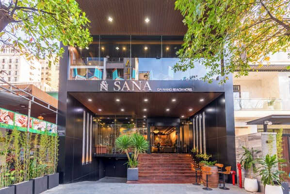 Front of property - Sana Danang Beach Hotel (Da Nang)