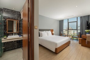 Executive Double City View | Premium bedding, memory foam beds, minibar, in-room safe - Sana Danang Beach Hotel (Da Nang)