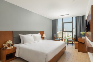 Executive Double City View | Premium bedding, memory foam beds, minibar, in-room safe - Sana Danang Beach Hotel (Da Nang)
