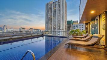 Outdoor pool, open 6:00 AM to 7:00 PM, pool umbrellas, pool loungers
