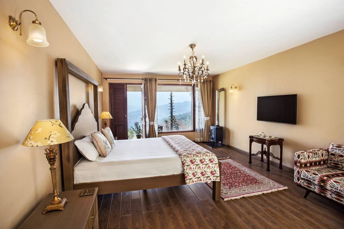 Habitación doble de lujo, 1 cama King size, para no fumadores | Camas extra, ropa de cama y acceso para silla de ruedas