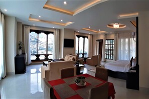 Minibar, caja fuerte, escritorio y sistema de insonorización