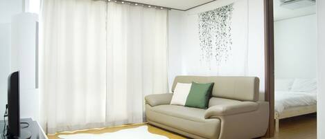 Standaard kamer | Woonkamer | Flatscreentelevisie