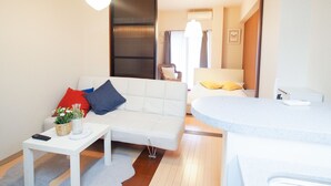 Apartemen | Ruang keluarga | TV layar datar