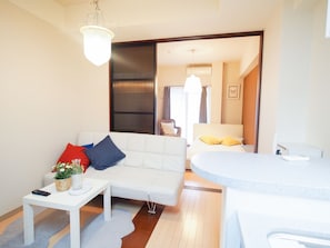 Apartment | Living room | Flat-screen TV