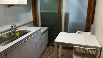Full House | Private kitchenette | Fridge, microwave, stovetop, electric kettle