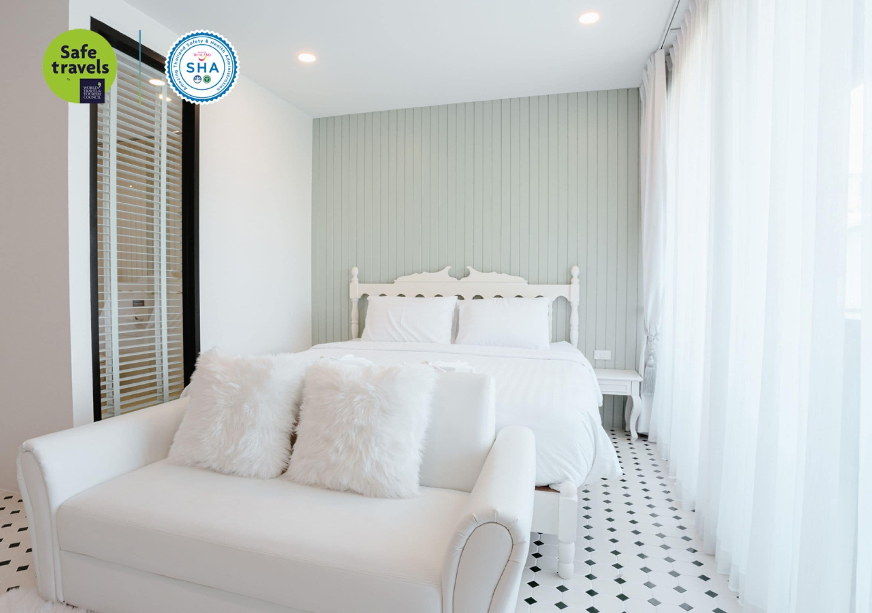 deluxe double room, city view | in-room safe, desk, blackout curtains, free wifi