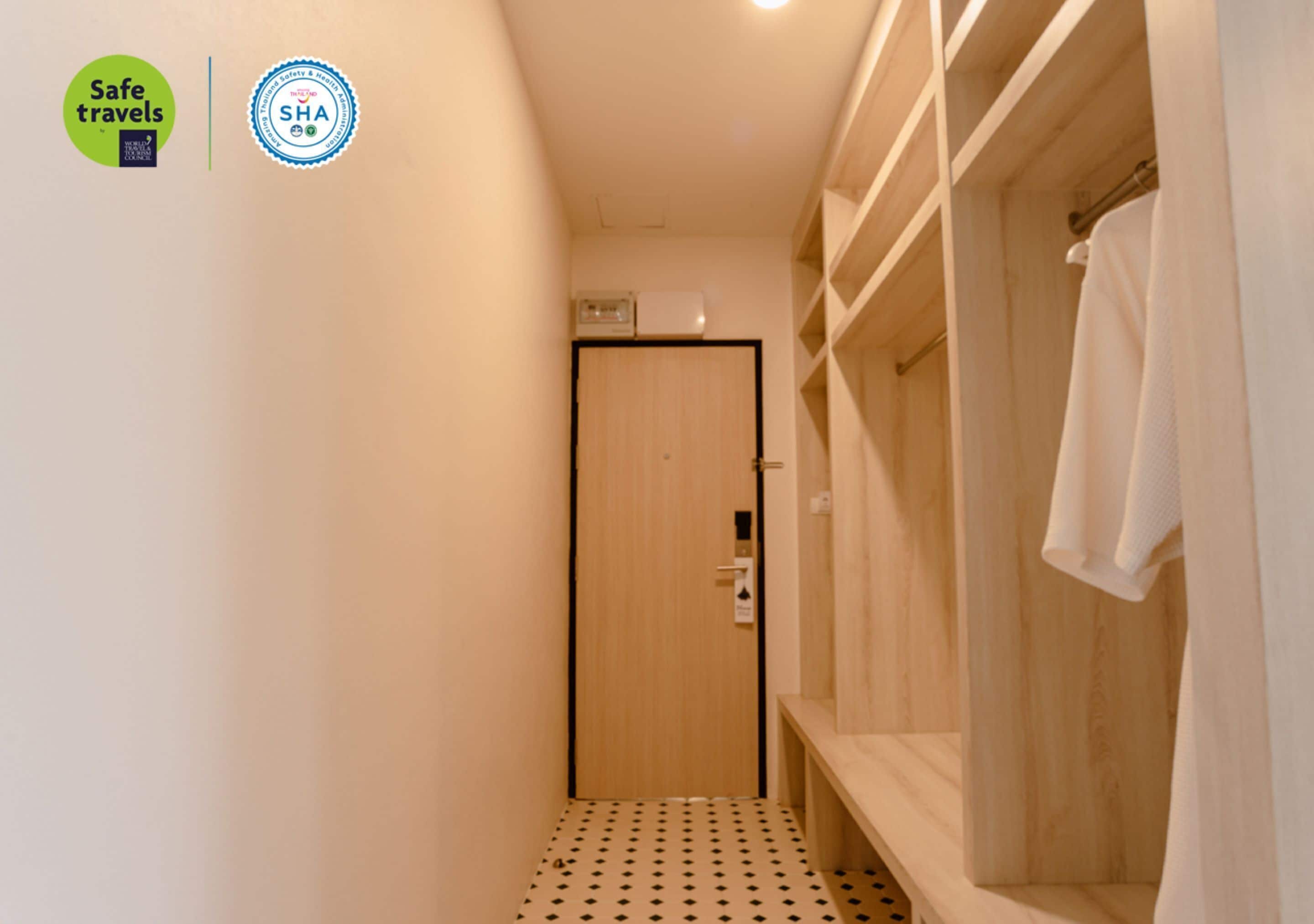 deluxe double room, city view | in-room safe, desk, blackout curtains, free wifi