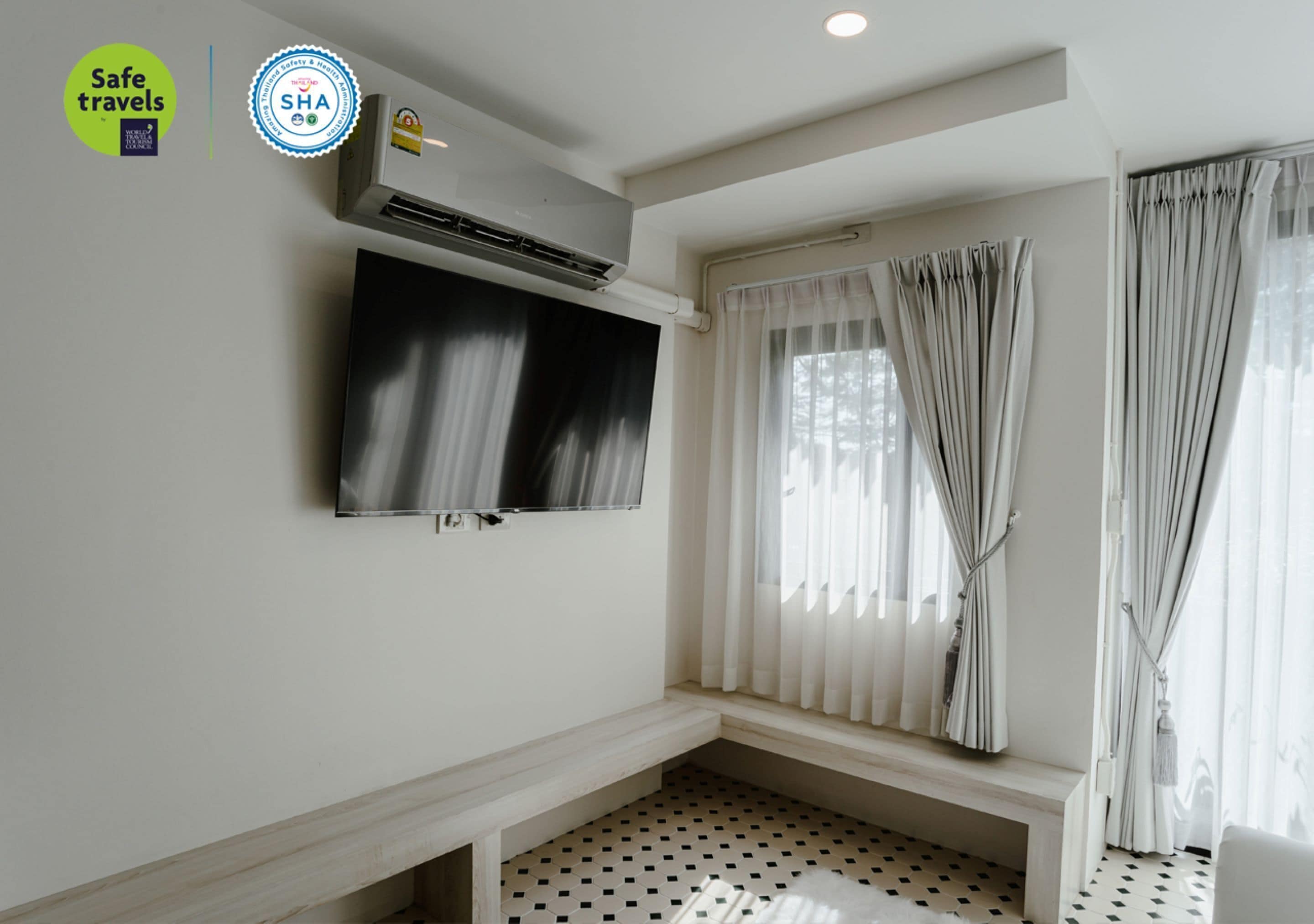 deluxe double room, garden view | in-room safe, desk, blackout curtains, free wifi