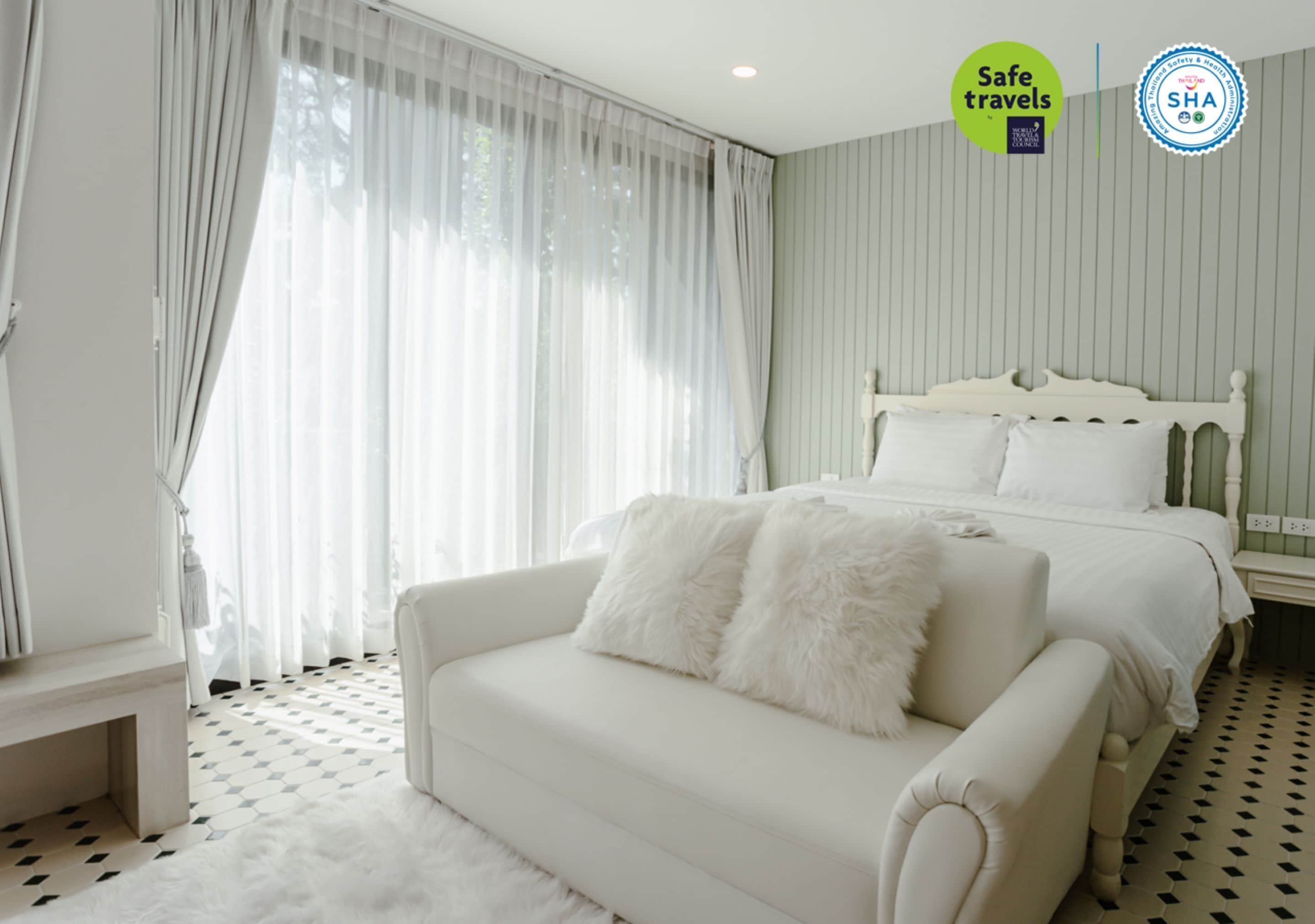 deluxe double room, garden view | in-room safe, desk, blackout curtains, free wifi