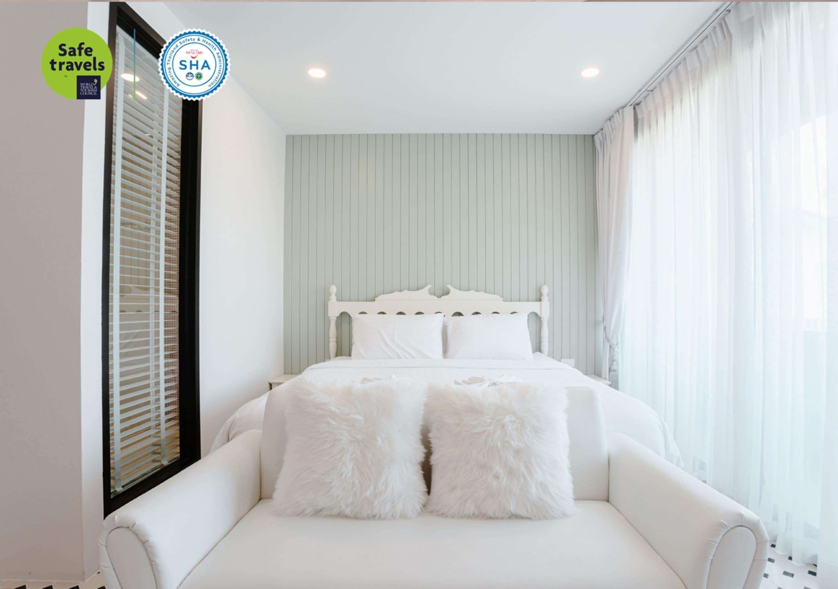 deluxe double room, city view | in-room safe, desk, blackout curtains, free wifi