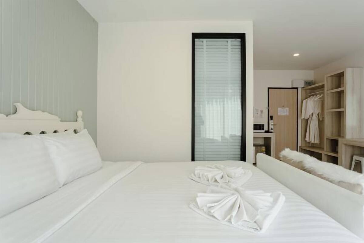 In-room safe, desk, blackout drapes, WiFi (free)
