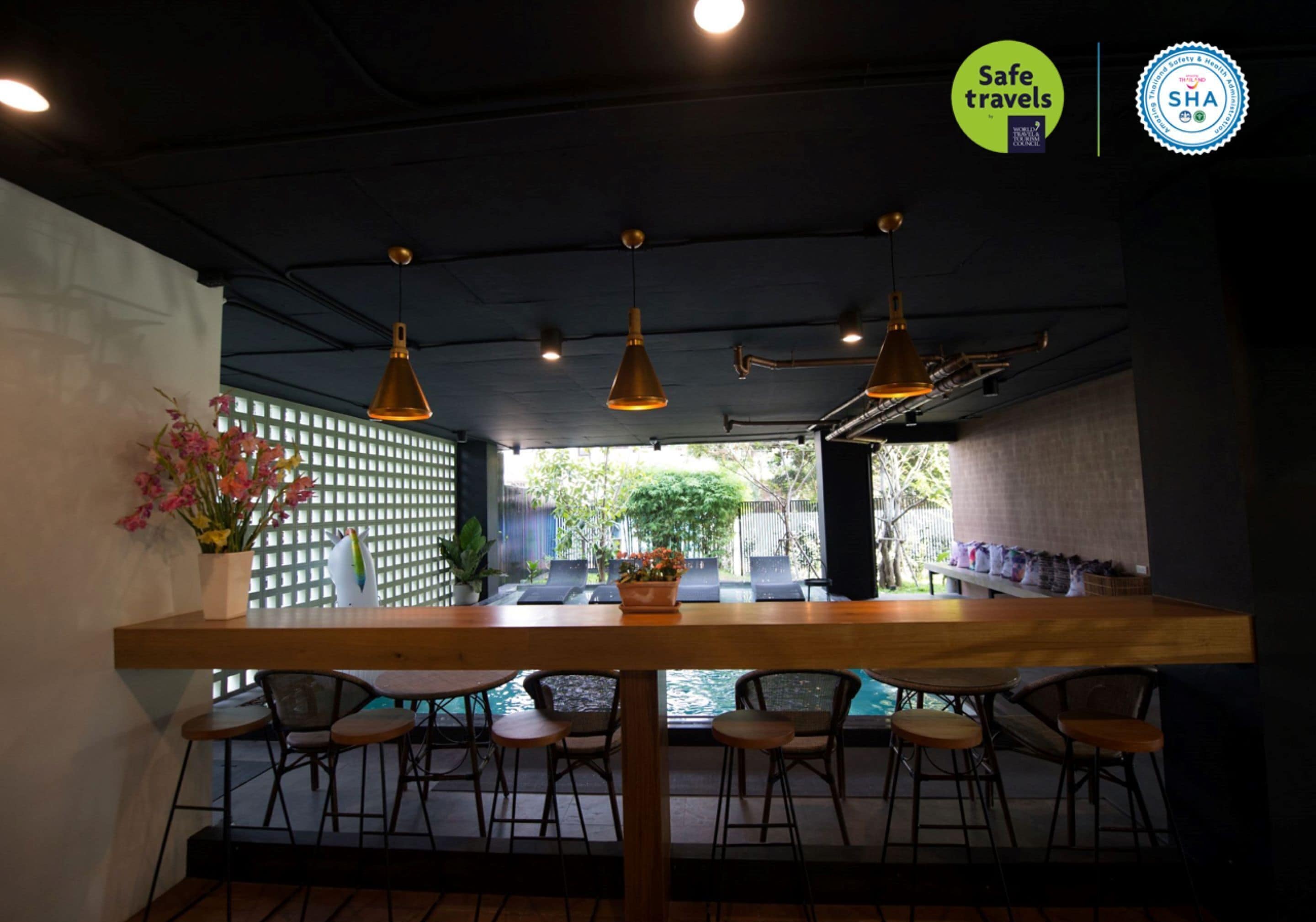 indoor pool, pool loungers