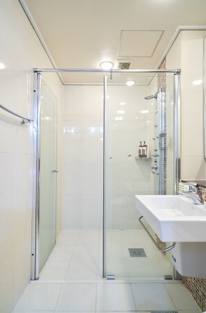 Full House | Phòng tắm | Bồn tắm, đồ dùng nhà tắm miễn phí, máy sấy tóc, khăn tắm