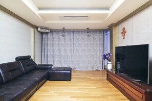 Full House | Living area