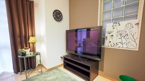 Apartment | Television - Namba Inn PH33 (Osaka)