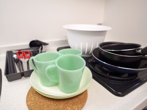 アパートメント | 専用簡易キッチン | 冷蔵庫、電子レンジ、コンロ、調理器具と食器