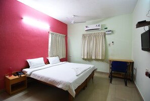 Deluxe Double Room, 1 Queen Bed, Non Smoking | Free WiFi