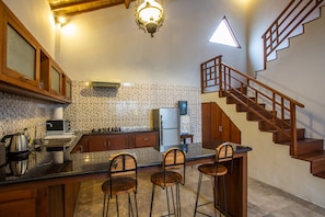 Fridge, microwave, stovetop, electric kettle - Villa Keren (Seminyak)