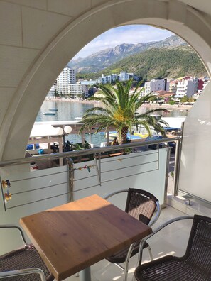 Familienapartment, 1 Schlafzimmer, Meerblick | Balkon