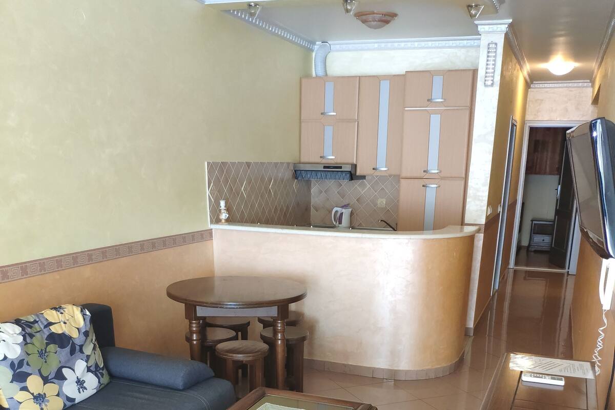 Apartamento família, 1 quarto, vista para o mar | Sala de estar | TV LCD
