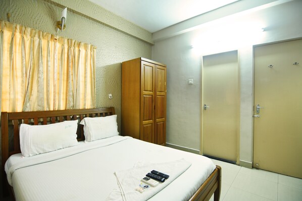 Business Room | In-room safe, free WiFi