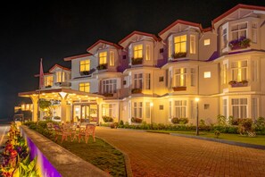 Façade de l’hébergement - soirée/nuit