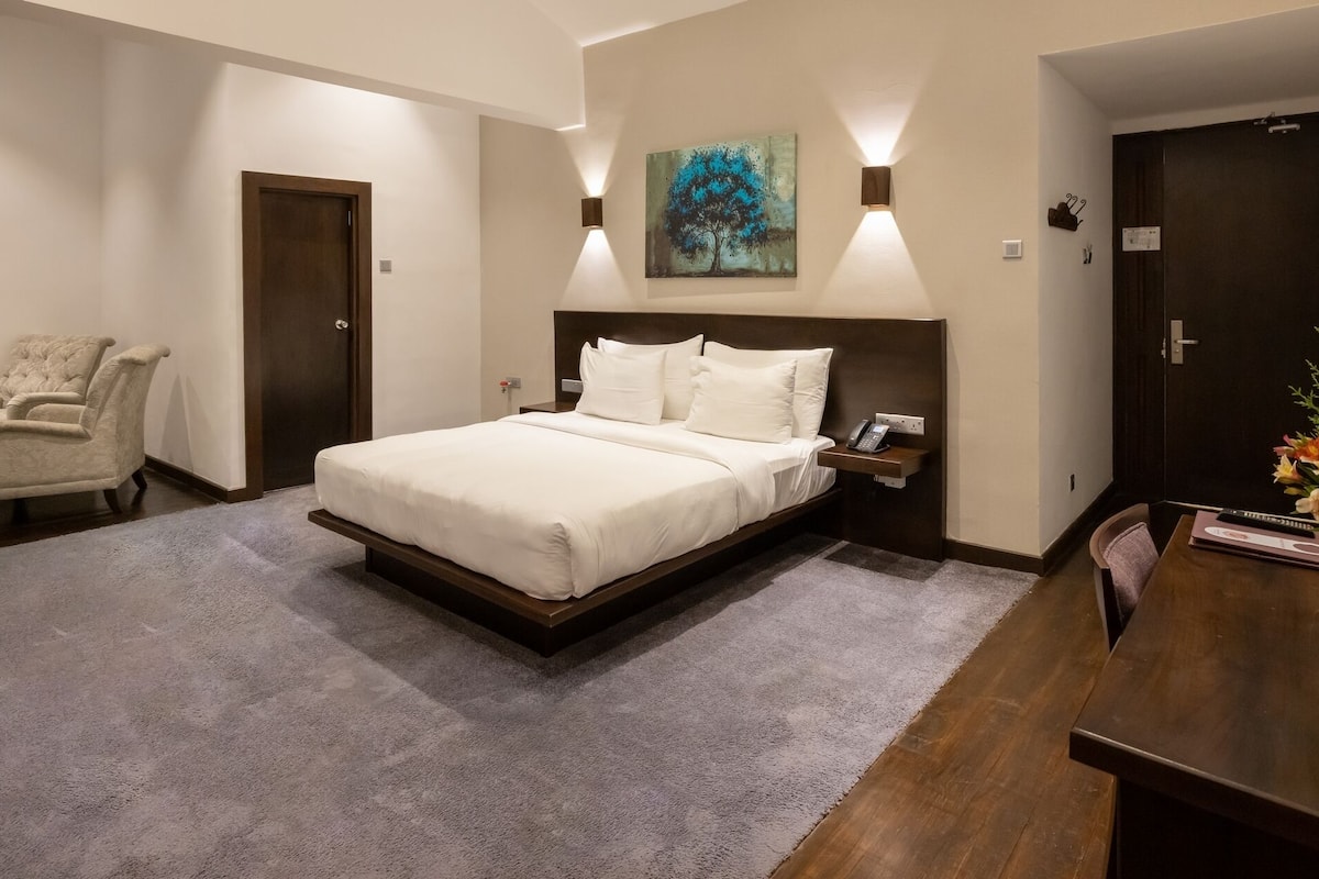 junior suite, non smoking | frette italian sheets, premium bedding, memory-foam beds, minibar