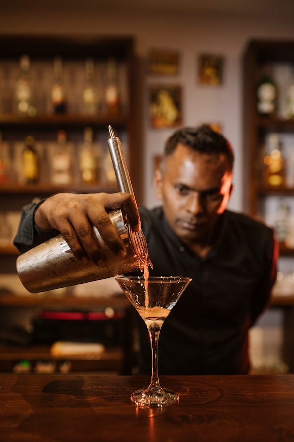 Bar (trong khuôn viên)
