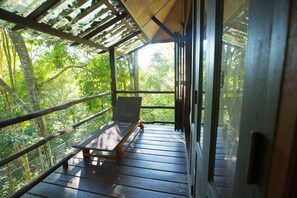 Bamboo Bungalow | Ban công