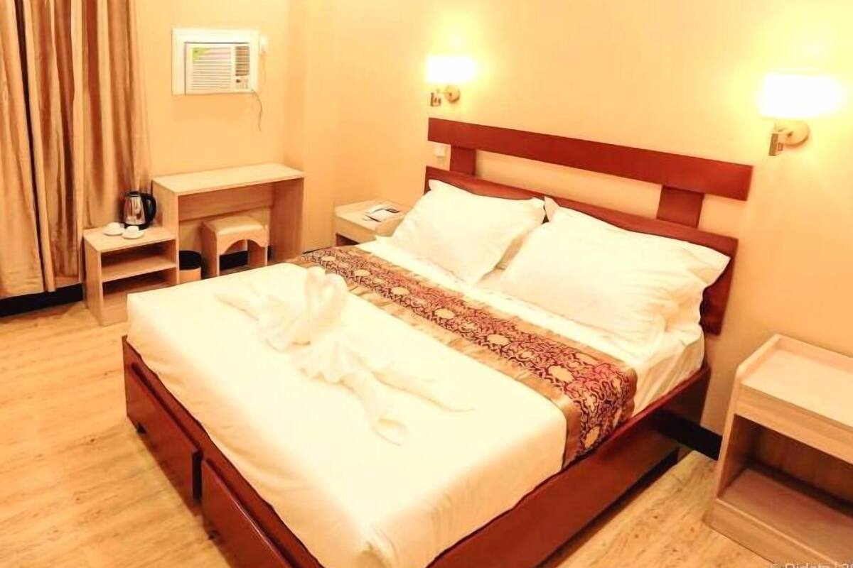 In-room safe, desk, blackout drapes, soundproofing